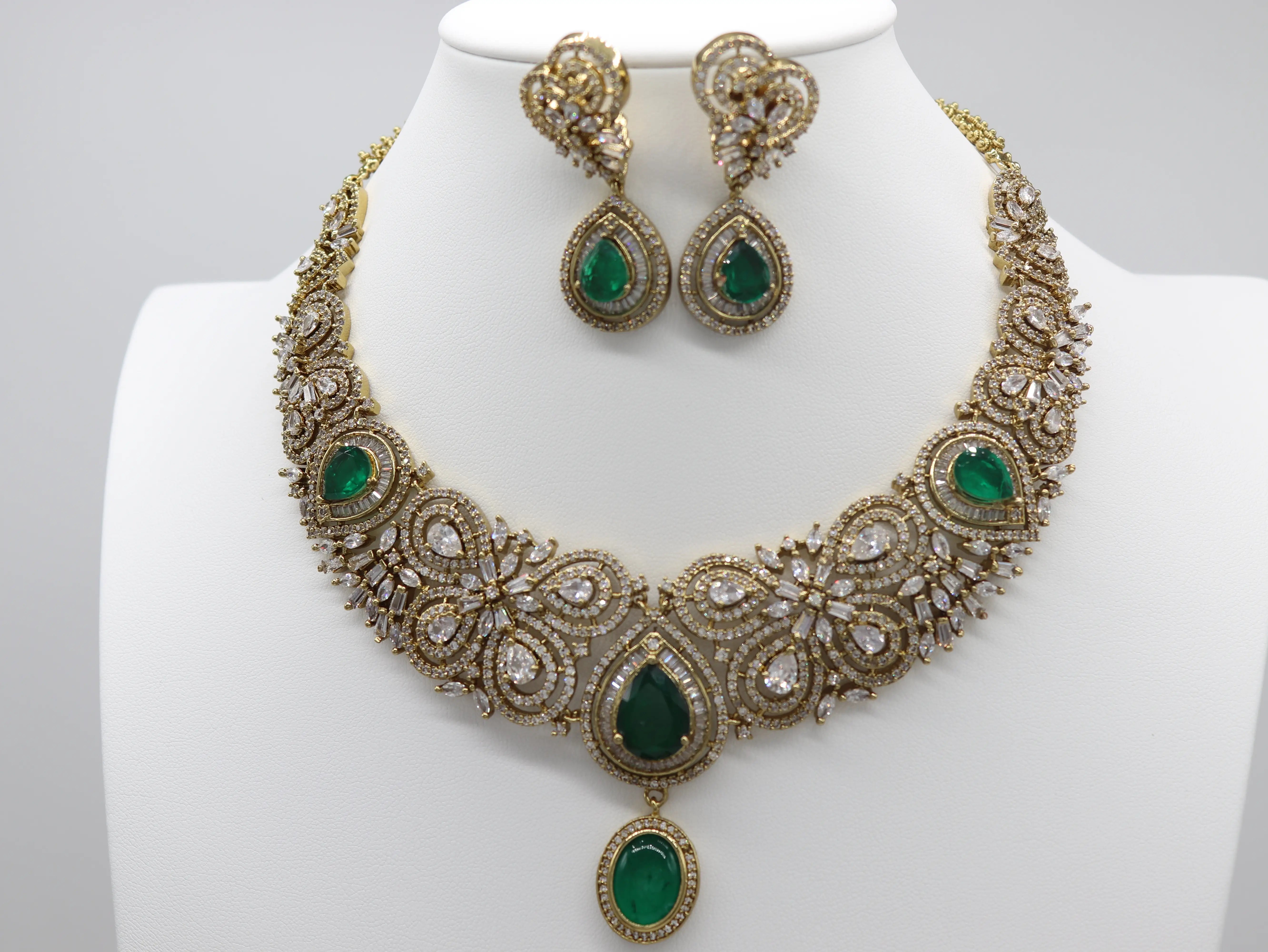 Zarika Emerald Antique Necklace Set with Earrings