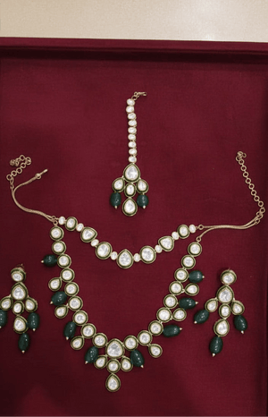 Aiza Fine Kundan Set