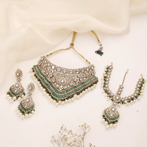 Fine Kundan Emerald Bridal Necklace Set with Pearls