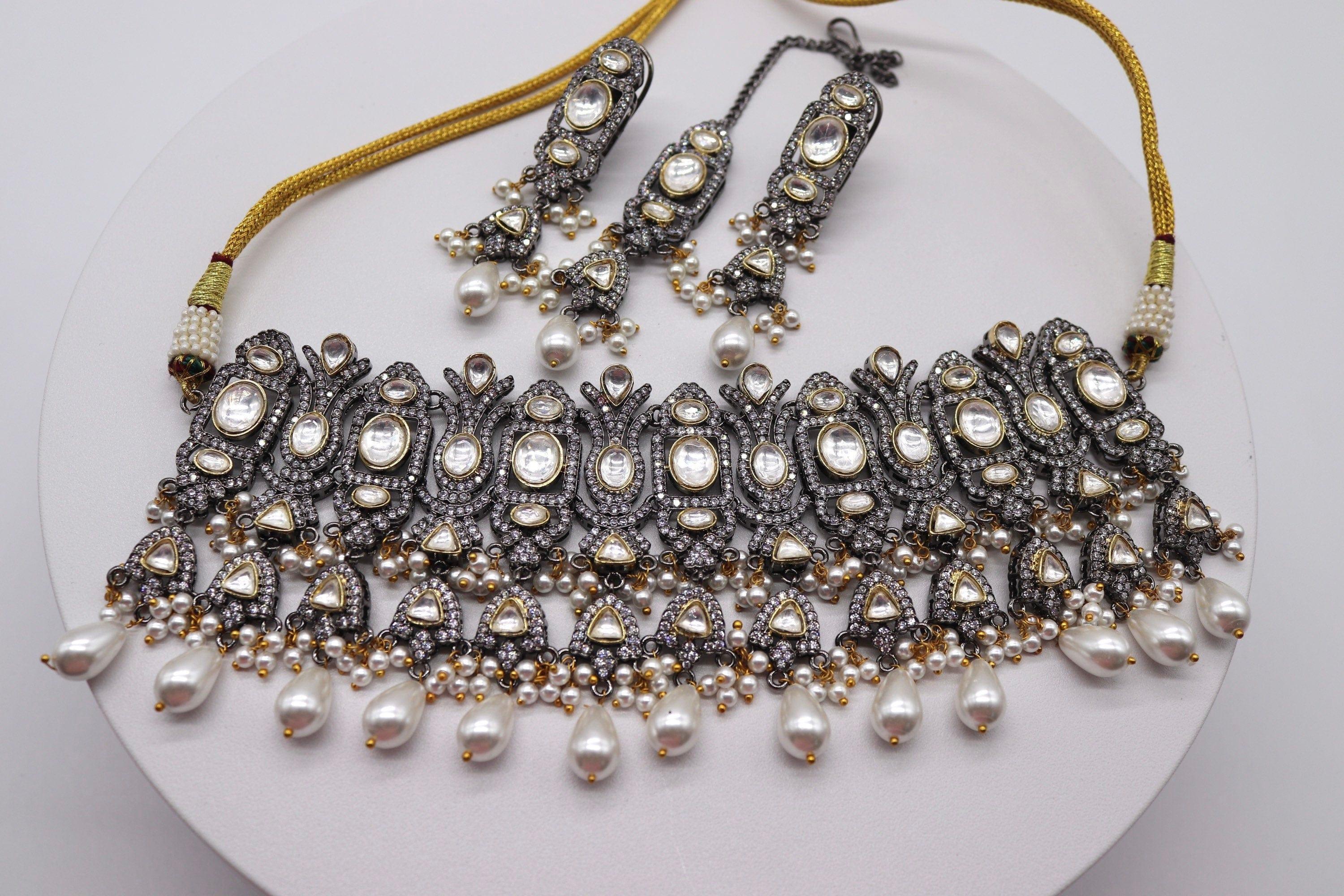 GlambyRivaaz Necklaces Victorian Choker Necklace