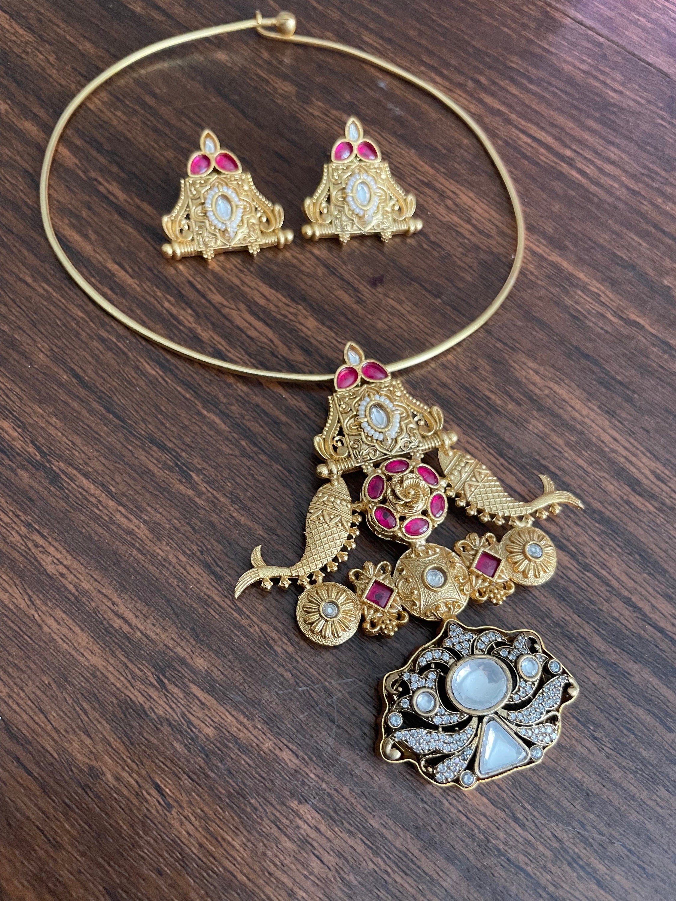 Antique Hasli Necklace/ Indian Jewelry/ Indian necklace/ Indian Wedding necklace/ Indkan Designer necklace/ Bollywood Jewelry