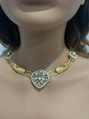 Kundan Hasli Necklace/ Indian Jewelry/ Indian necklace/ Indian Wedding necklace/ Indkan Designer necklace/ Bollywood Jewelry