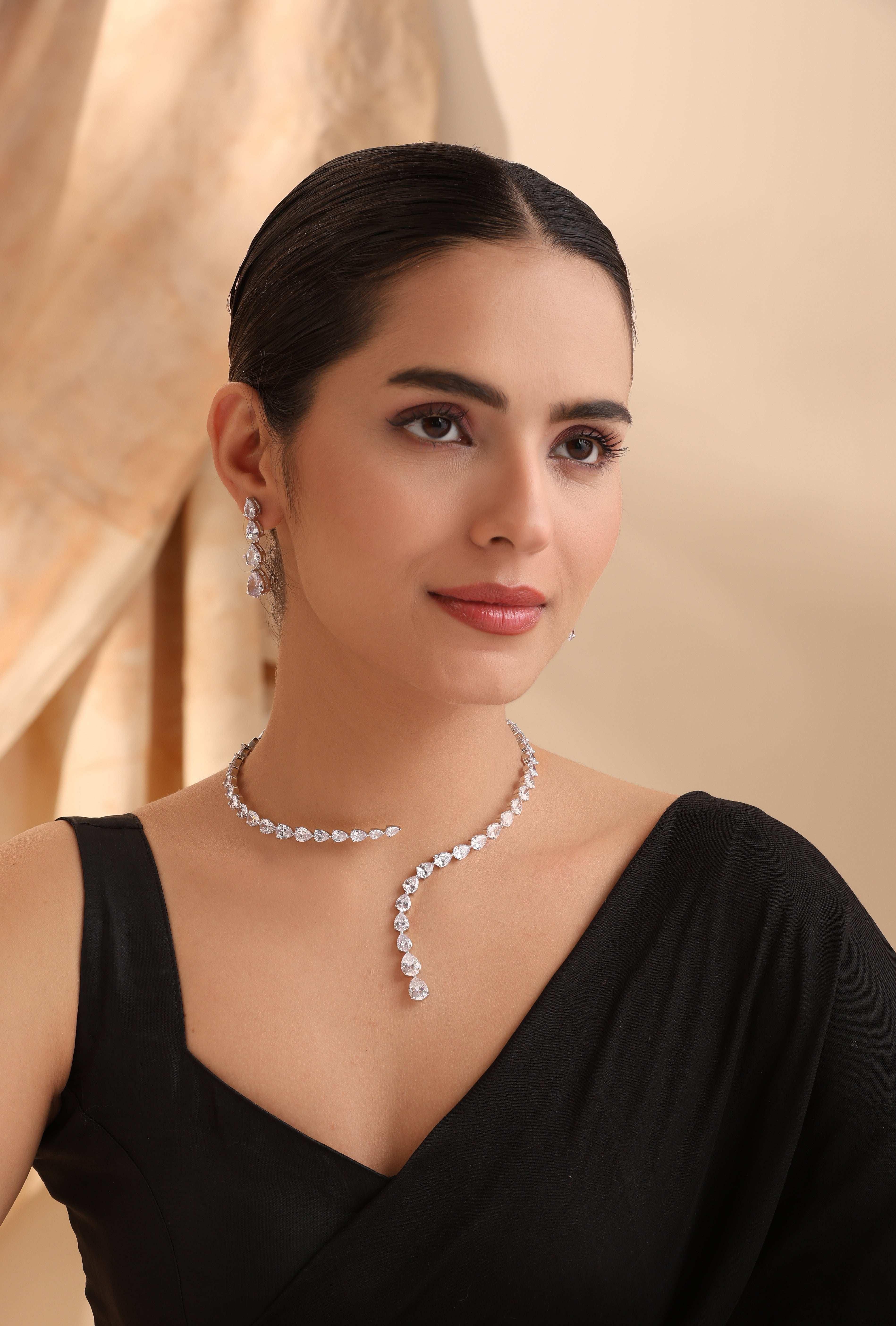 Liz Collar Necklace