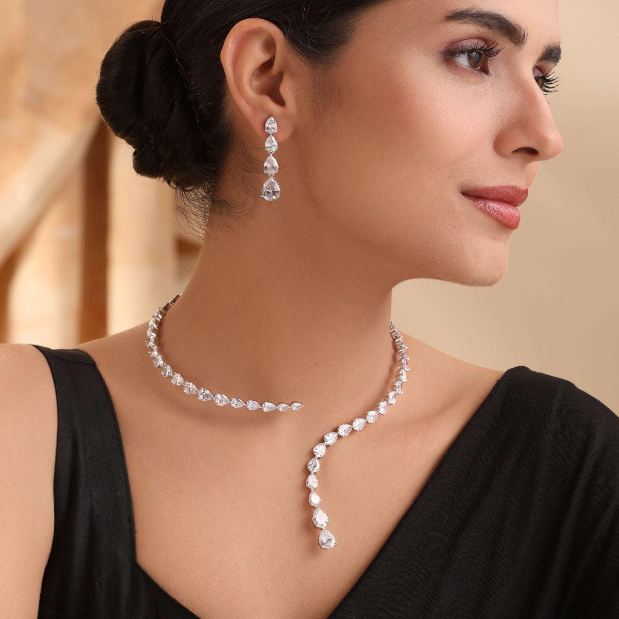 Liz Collar Necklace