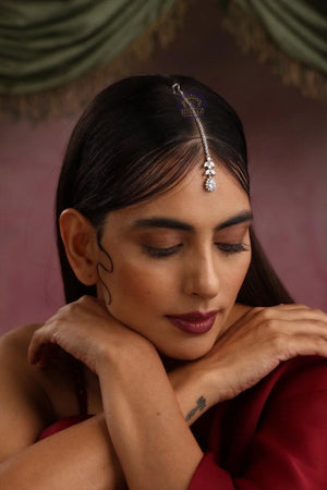 April Dainty Gold Diamond Maang tikka