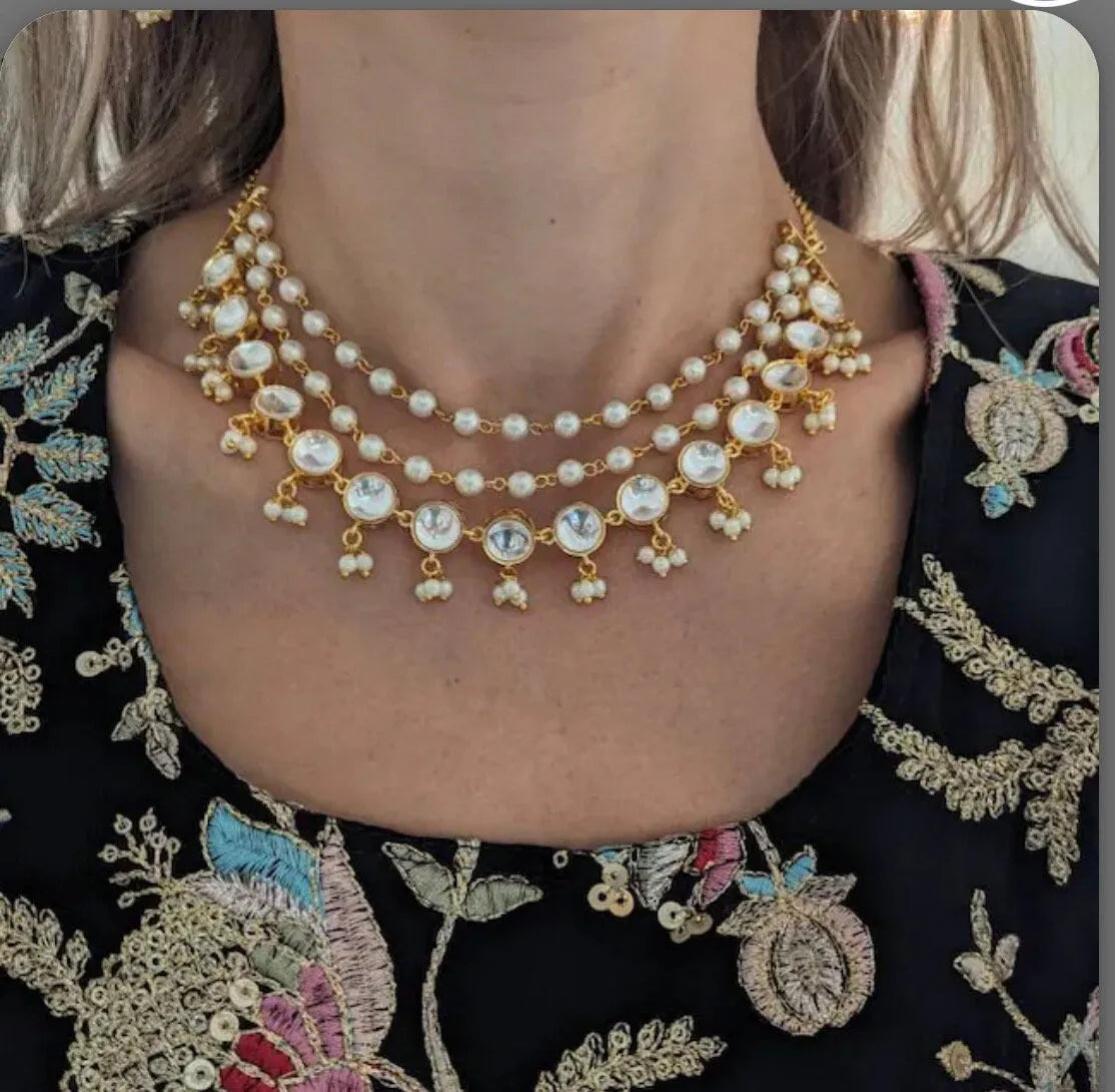 Avira Kundan Pearl Choker