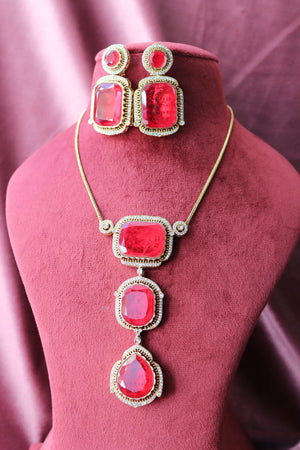 Red Sara Doublet Antique Gold Pendant Necklace