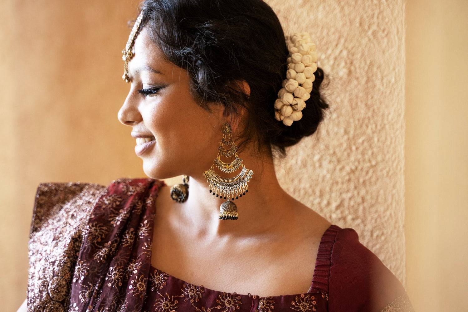 Women Styling Indian Jewelry for Traditional Occasions