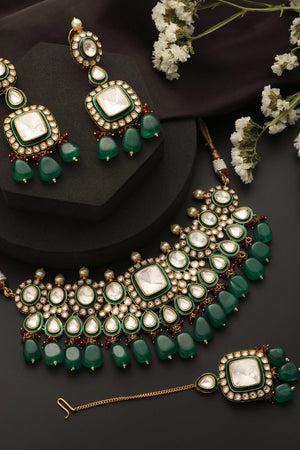 Amira Kundan Set