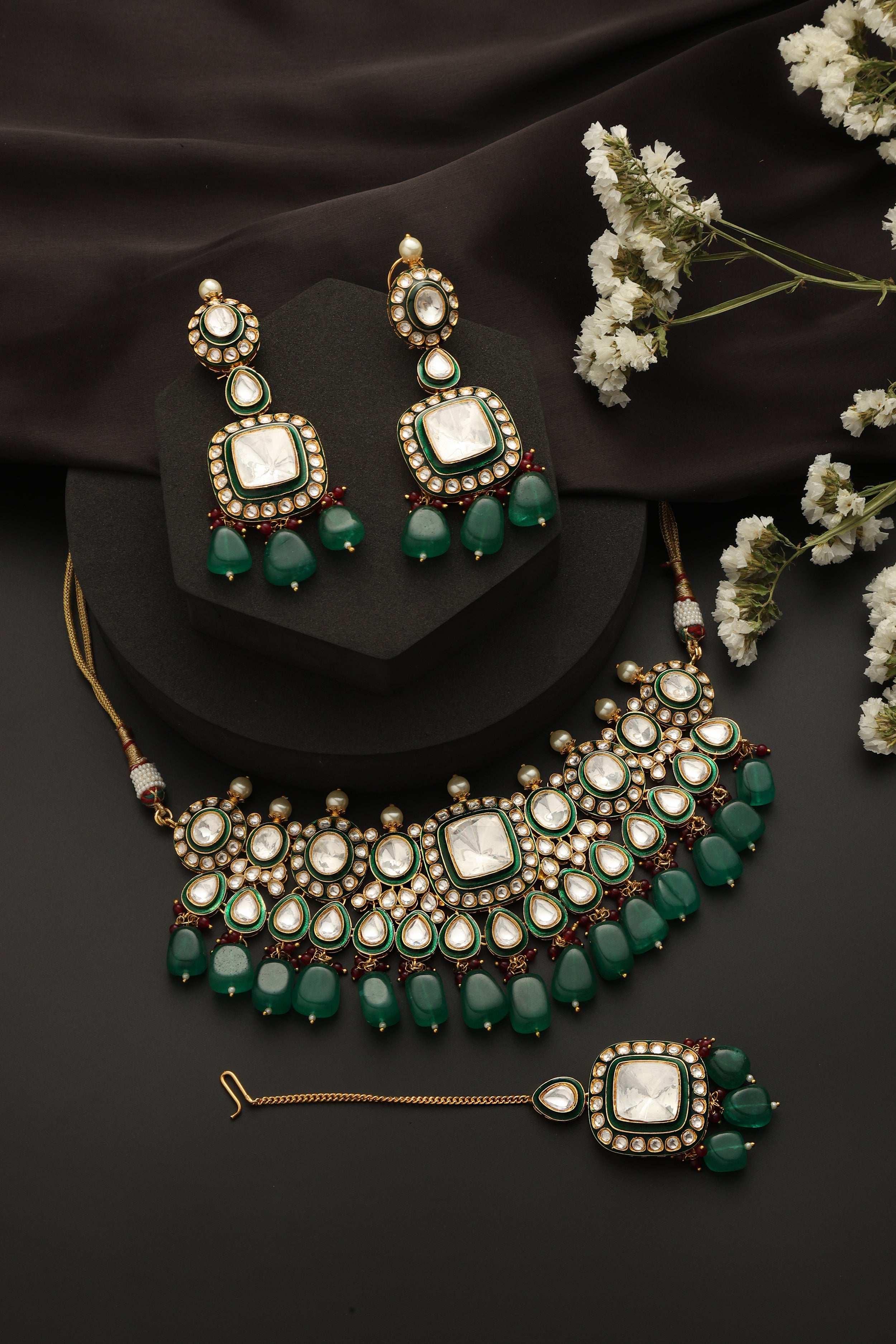 Amira Kundan Set
