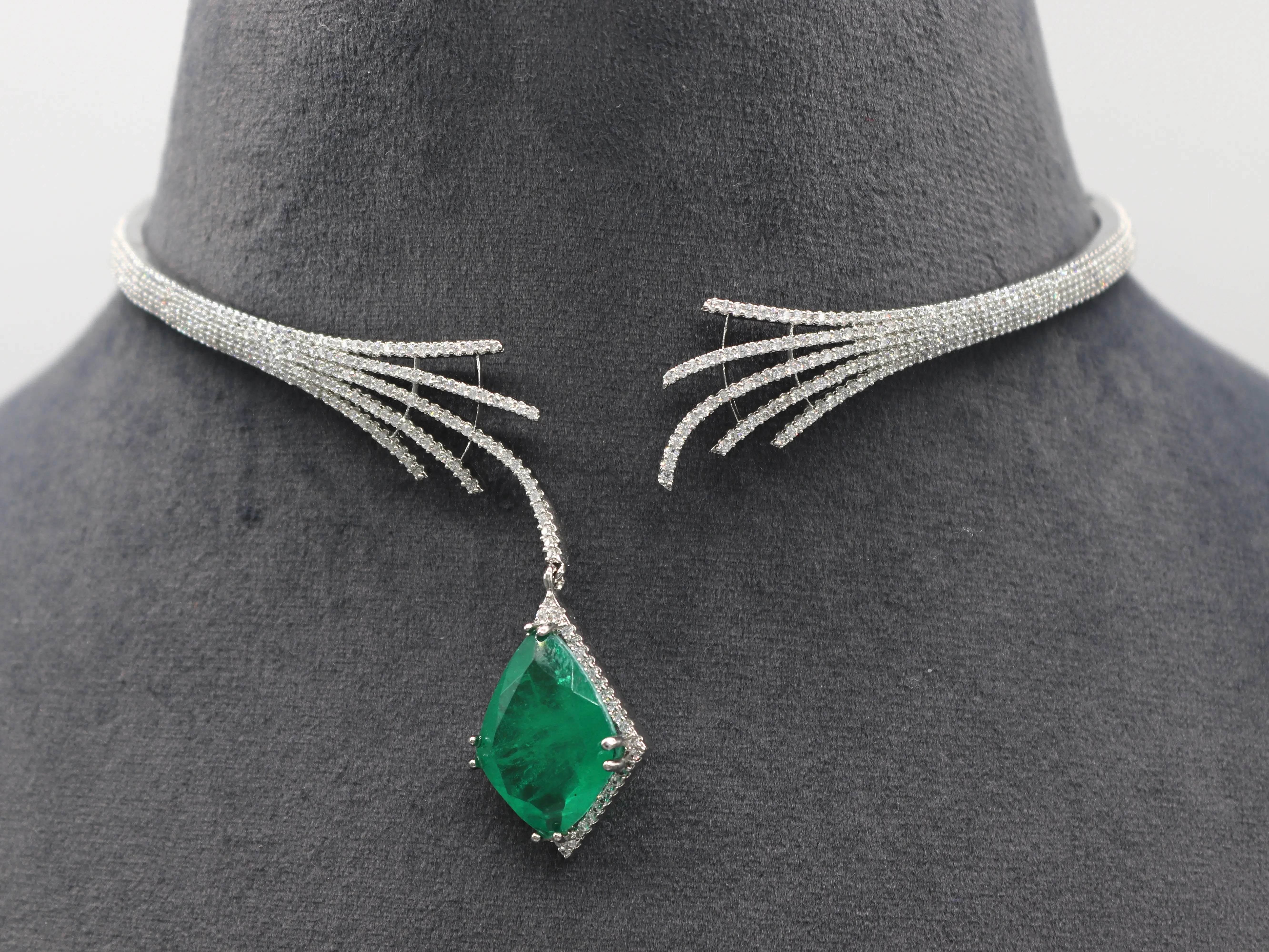 Émeraude Arc Choker Set