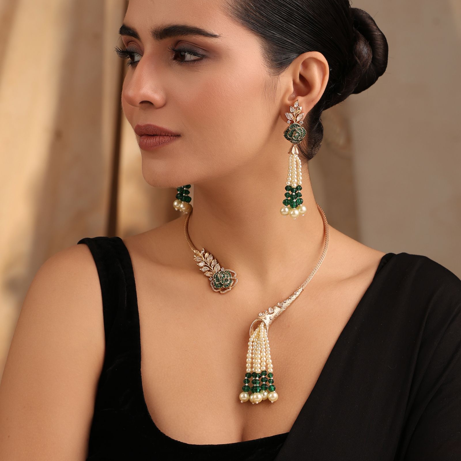 Nure Tassel Collar Rose Necklace Set with Earrings