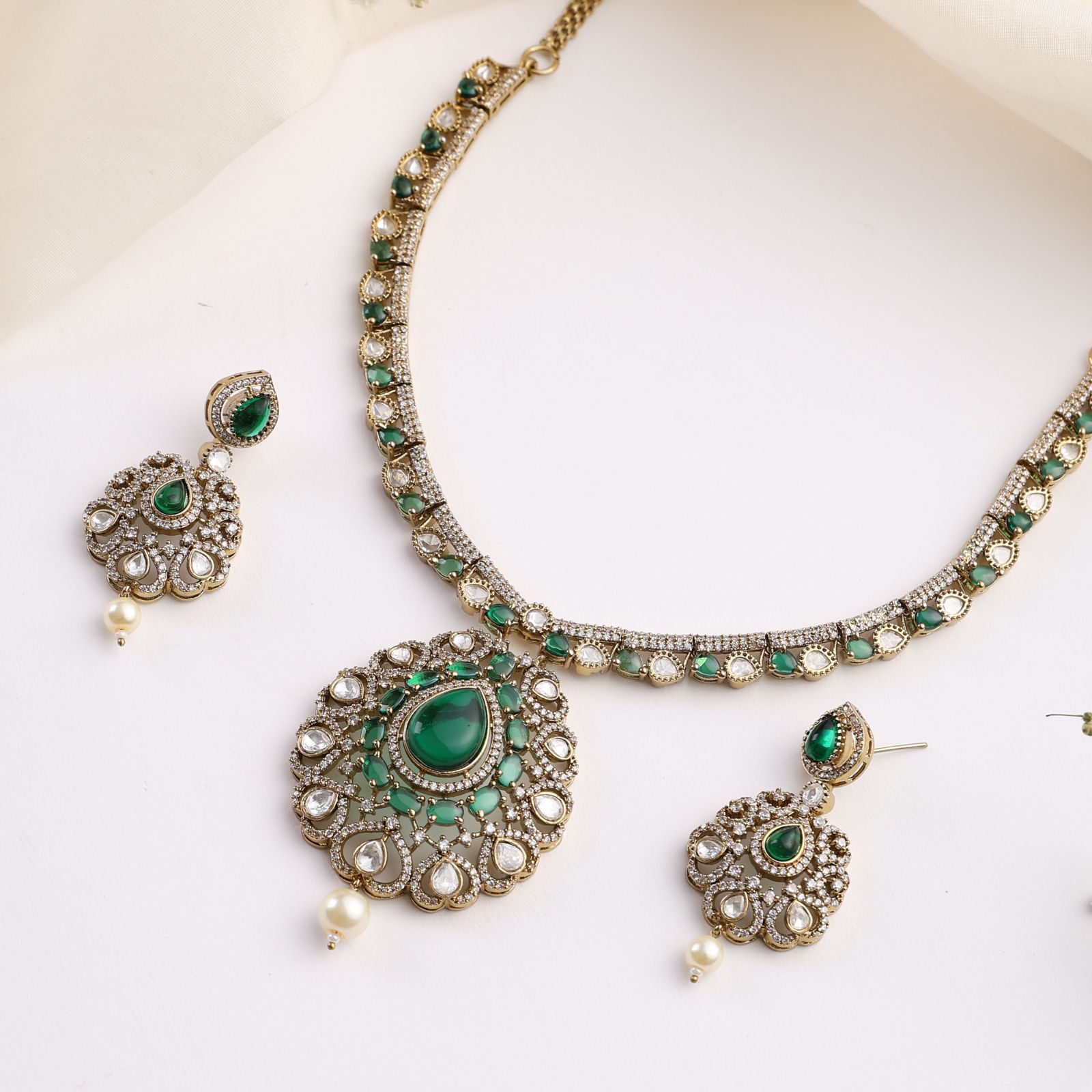 Nivara Green Polki Kundan Necklace Set (With Earrings)