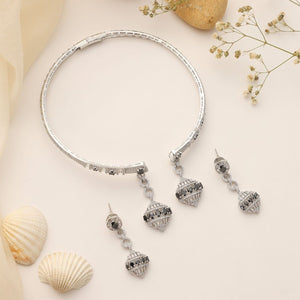 black collar choker
