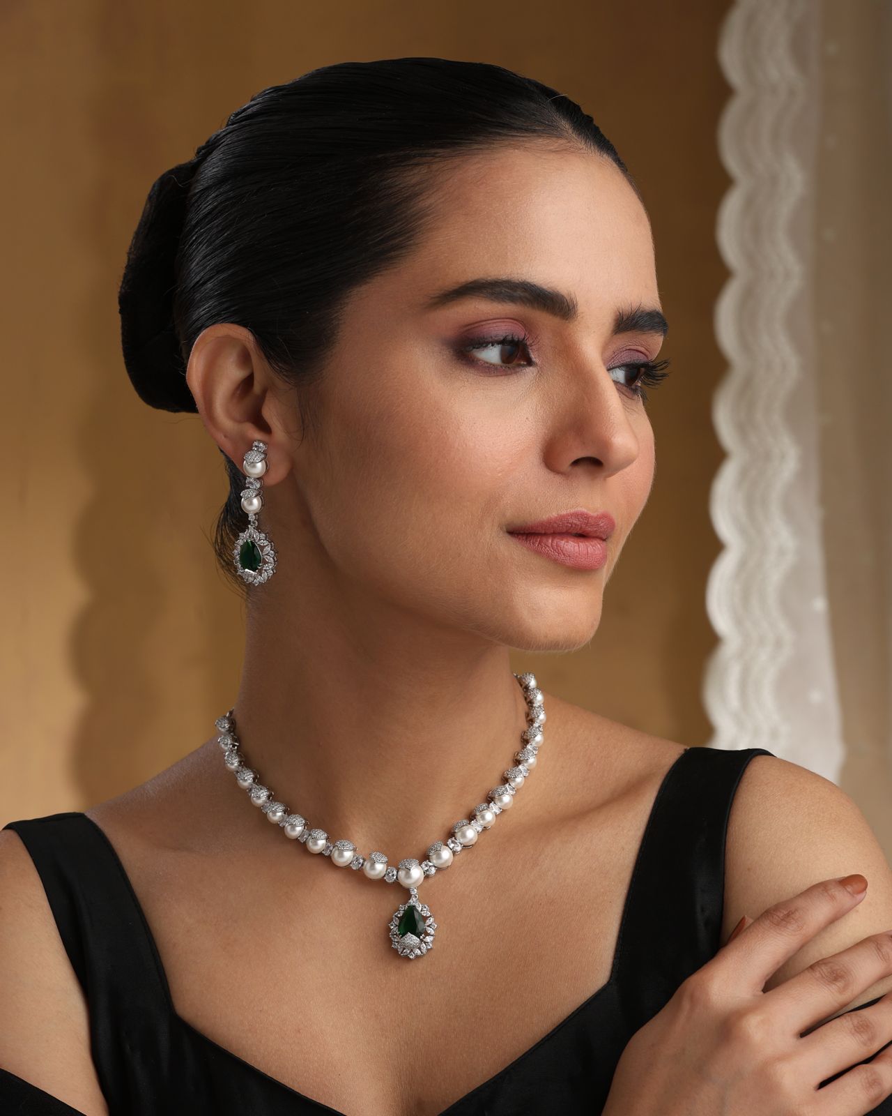 Pearl necklace with emerald-green pendant and CZ accents