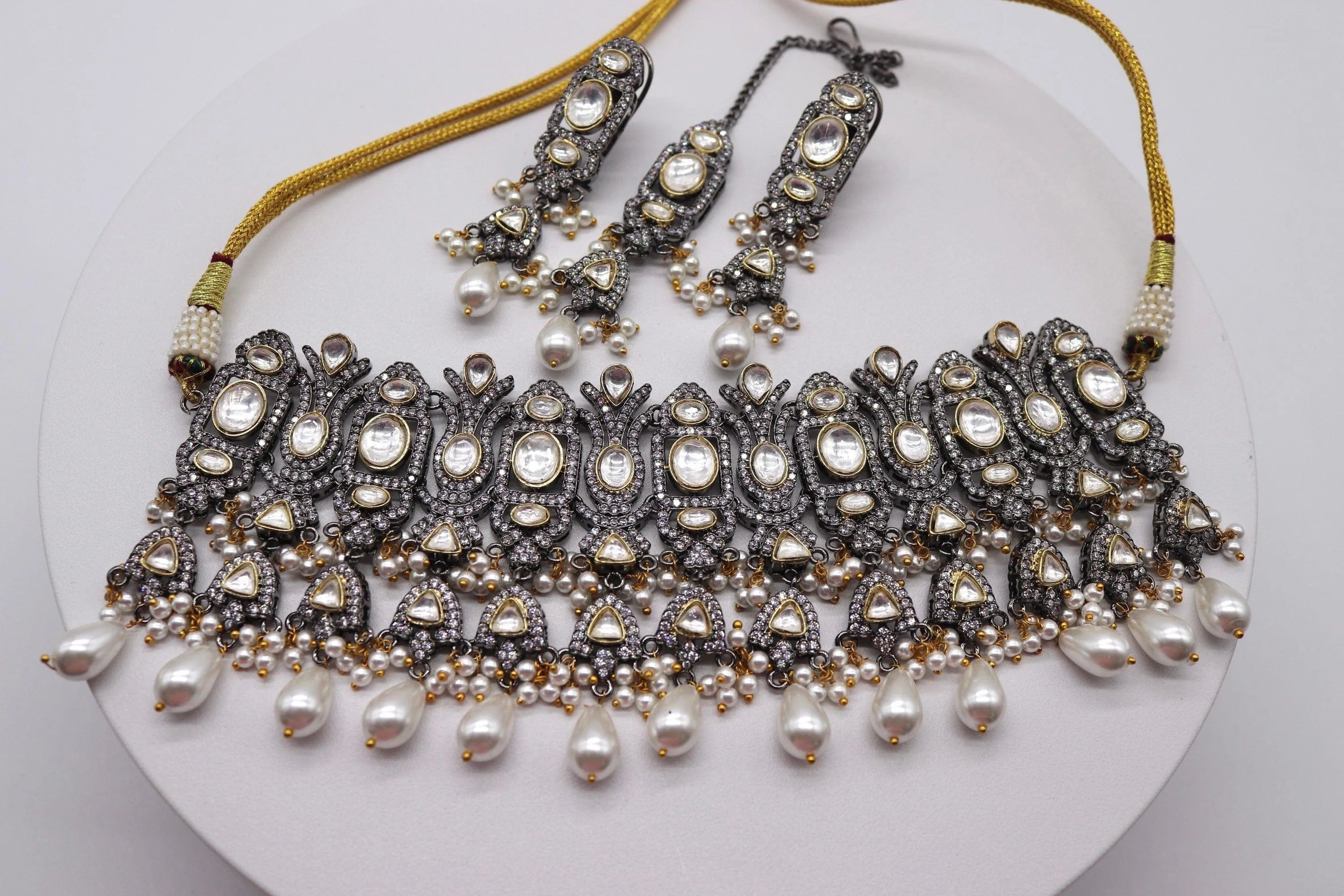 GlambyRivaaz Necklaces Victorian Choker Necklace