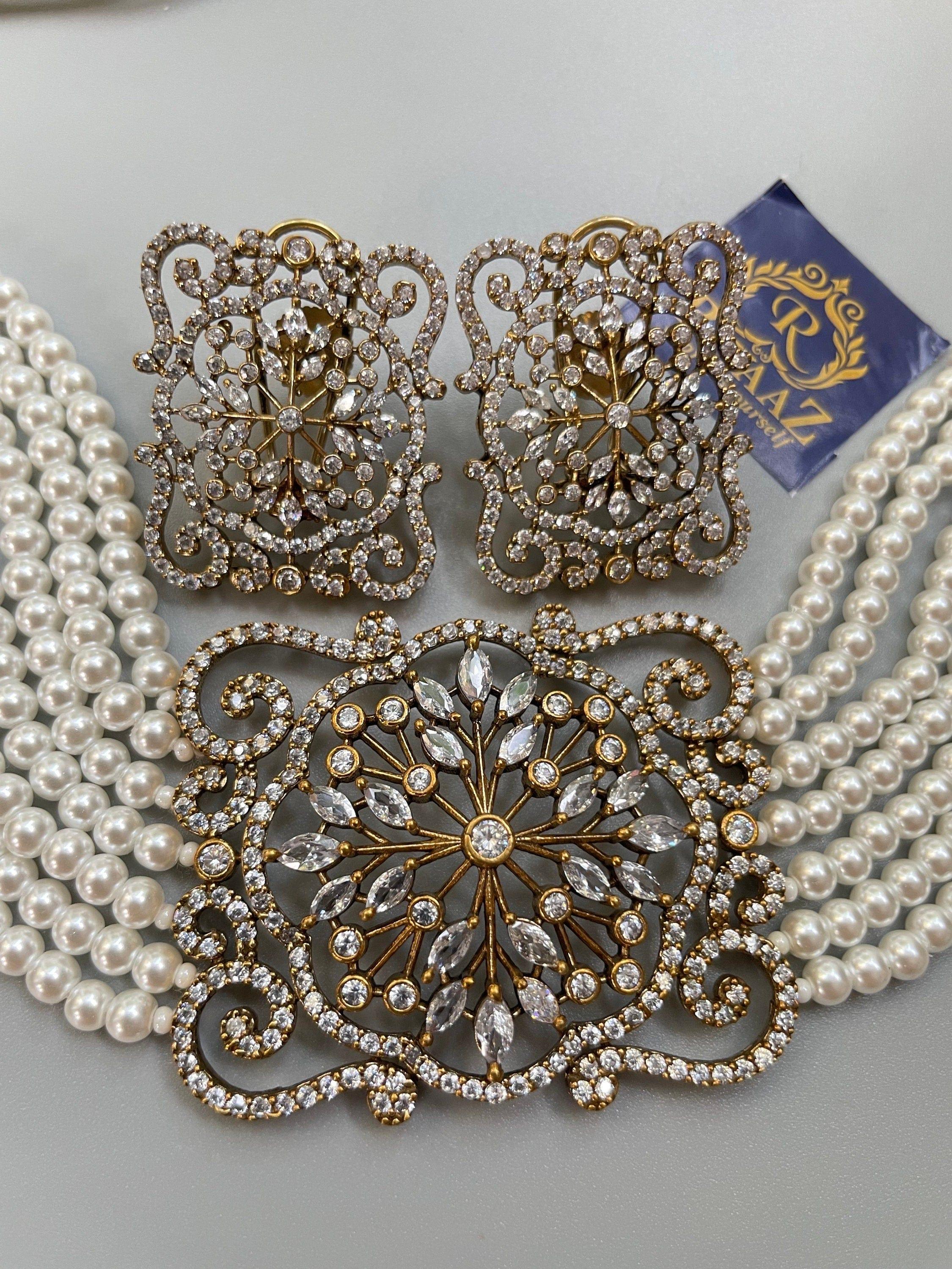 GlambyRivaaz Necklaces Victorian Pearl Choker