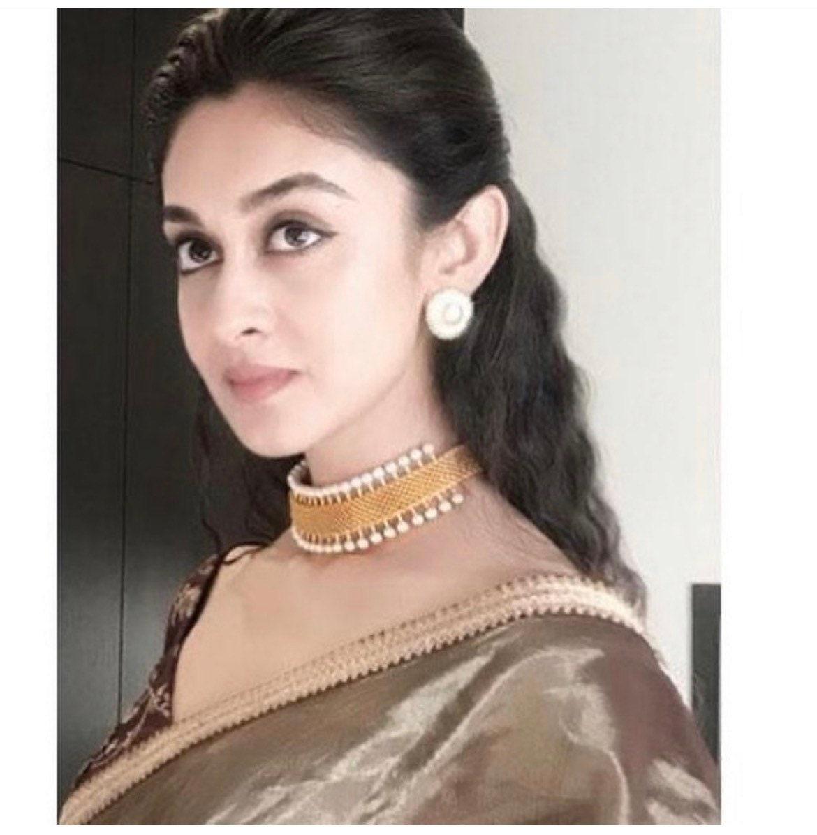 Gold Choker/ Indian Jewelry/ Necklace/ Emerald Indian Choker/ Indian Necklace/Bollywood Jewelry/