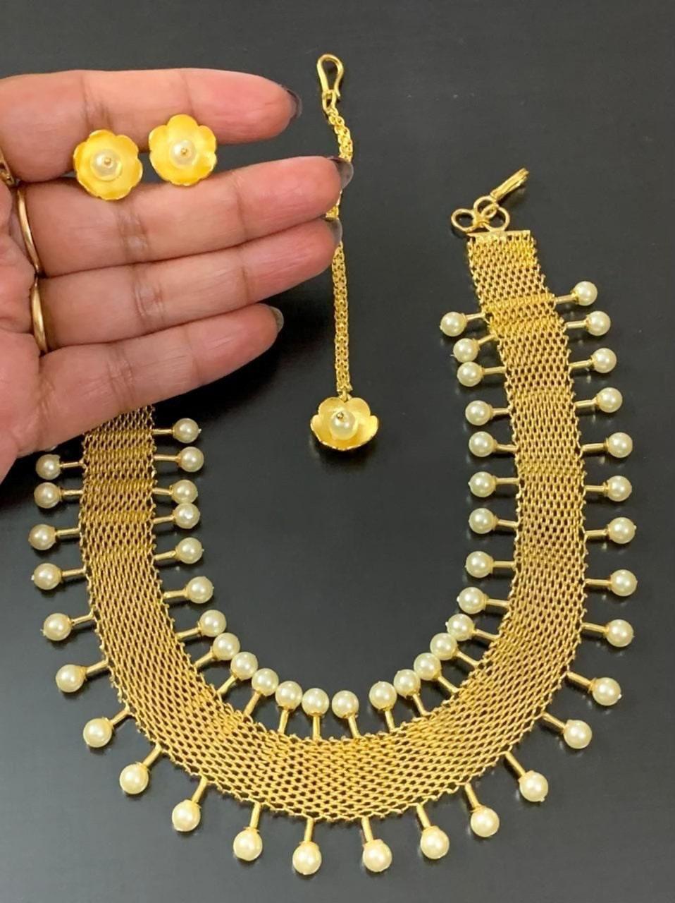 Gold Choker/ Indian Jewelry/ Necklace/ Emerald Indian Choker/ Indian Necklace/Bollywood Jewelry/