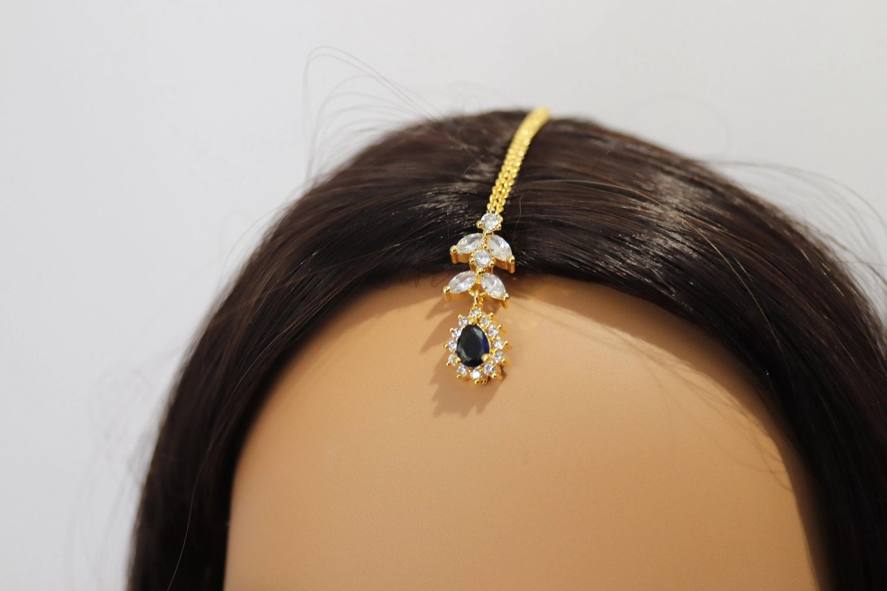 April Dainty Gold Diamond Maang tikka