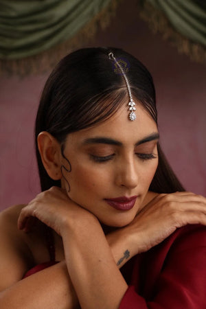 April Dainty Silver Diamond Maang tikka