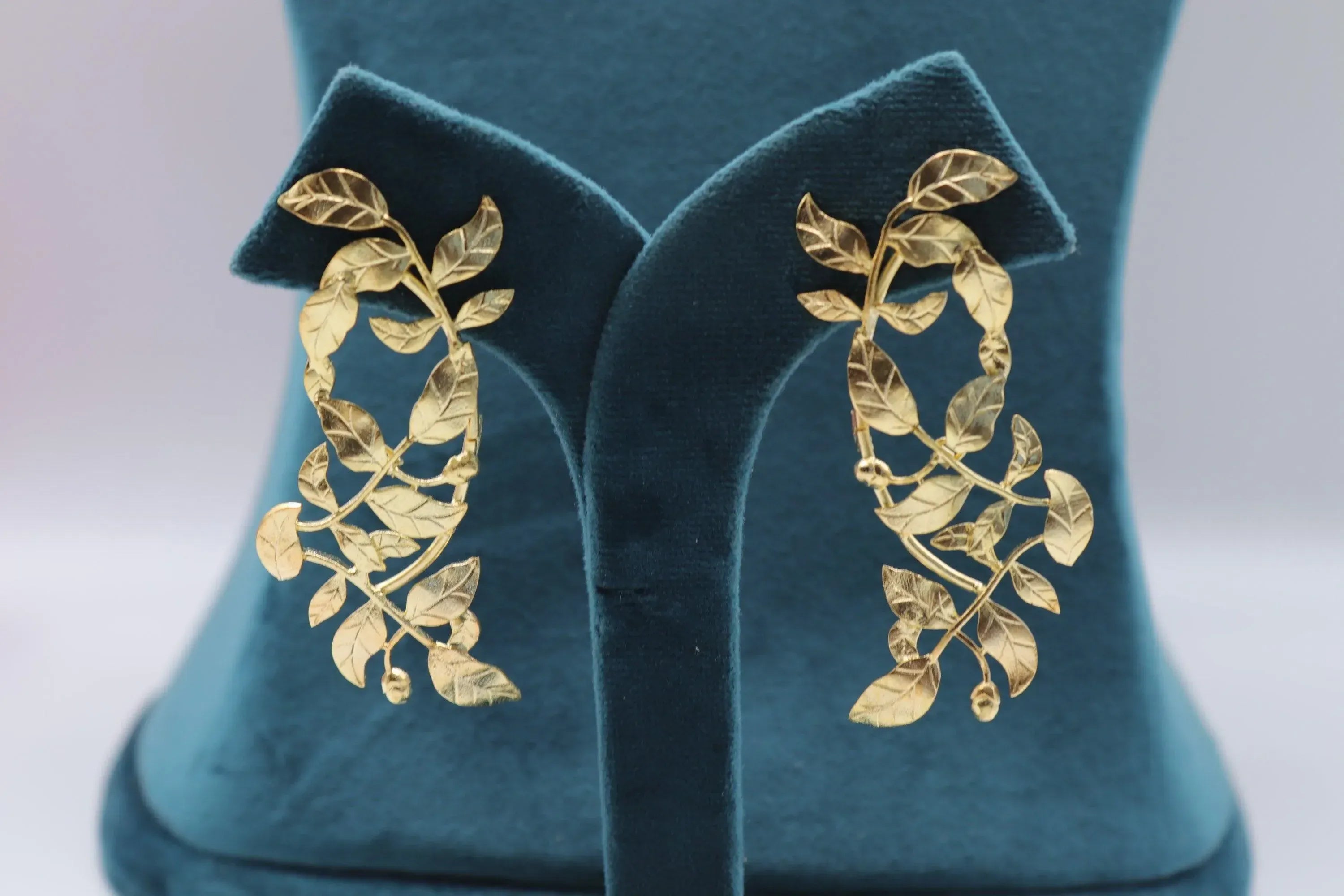 Gold Leaf Choker with earrings