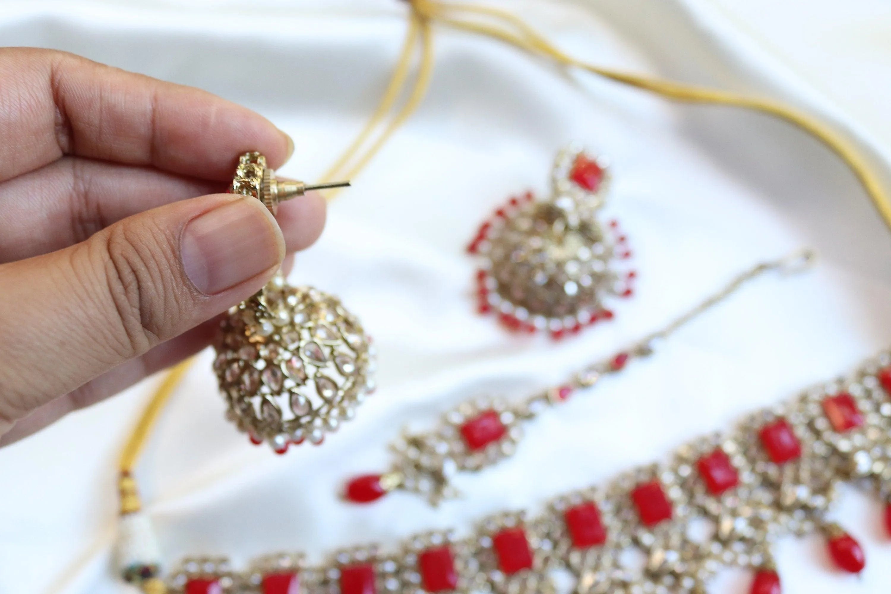 Myra Octo Red Polki Choker Set