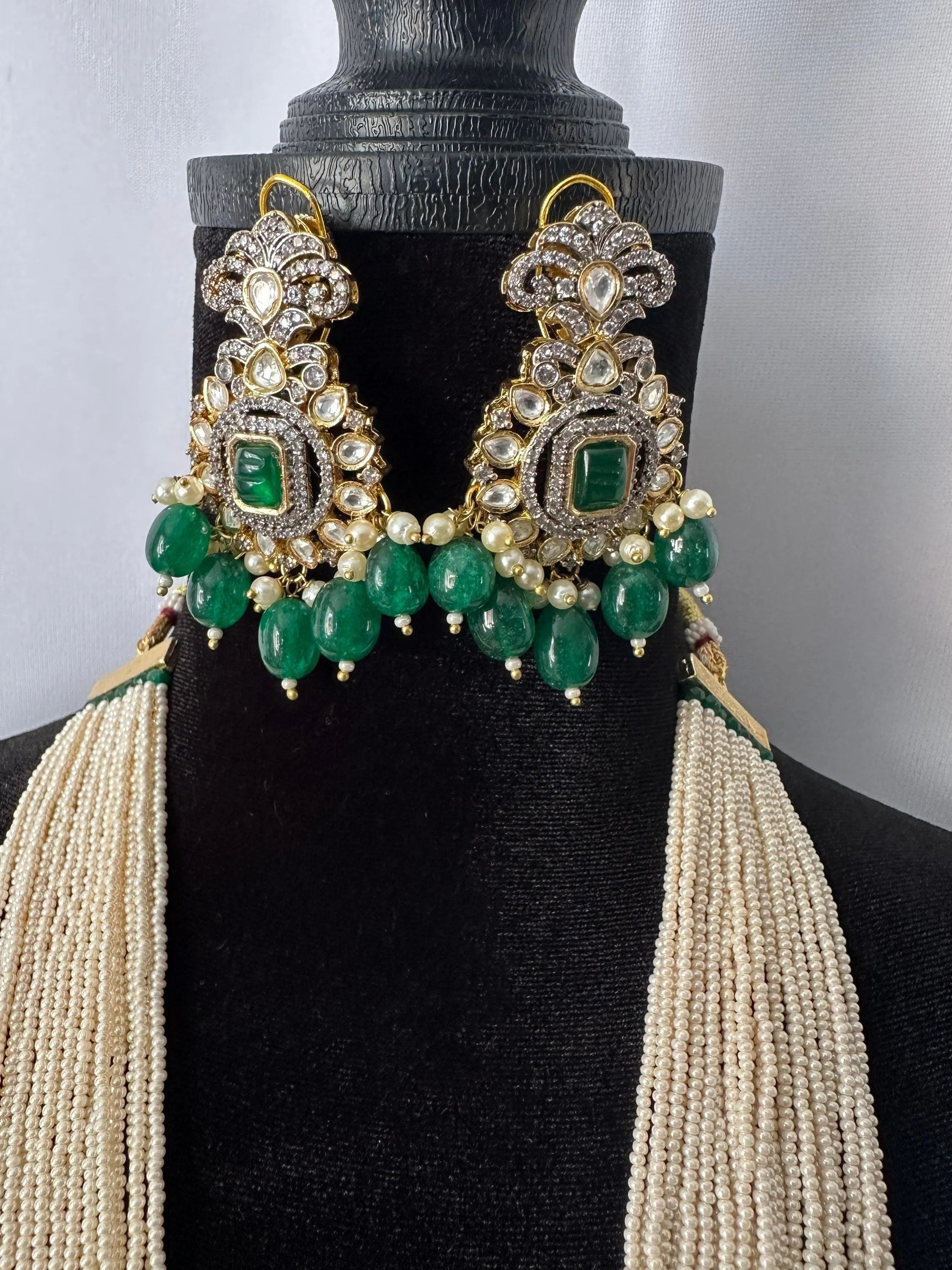 Rang Emerald Victorian Long Necklace
