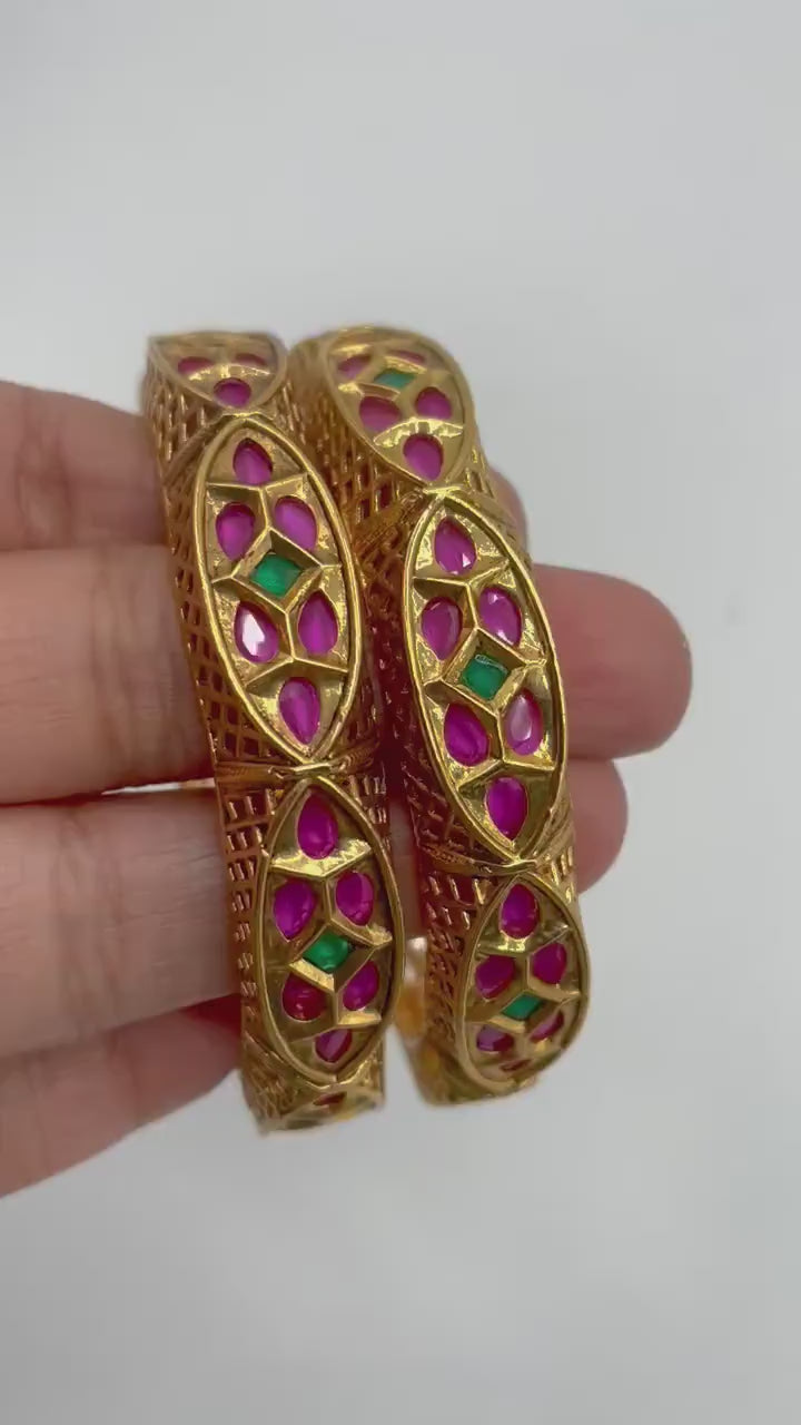 Pre Order Antique bangle Pair/ Indian Jewelry/ Indian Kada/ Kemp Bangle/ Gold Kada / Bollywood Jewelry