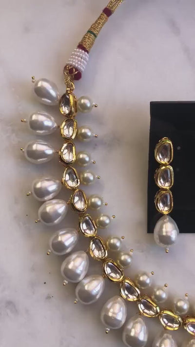 Pearl Kundan Necklace / Indian Jewelry / Indian Necklace/ Kundan Jewelry / Indian Jewelry/ Delicate Gold Necklace/ Pakistani Jewelry