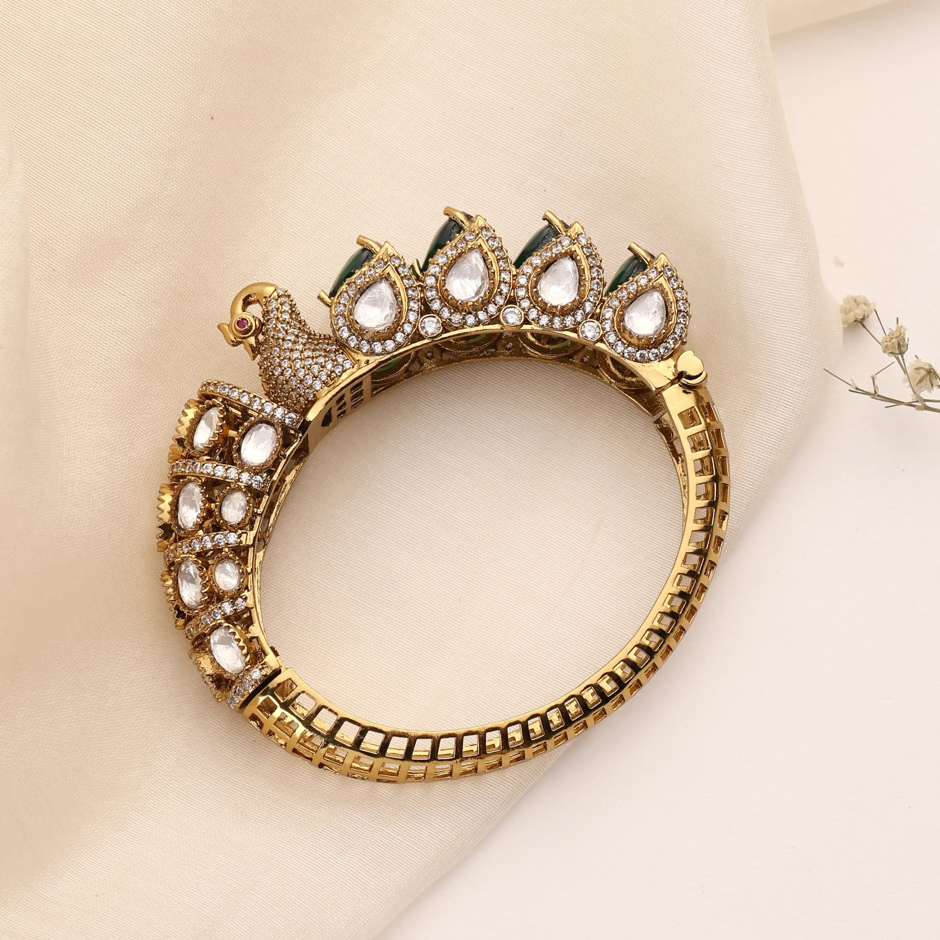 Sitara Emerald Polki Openable Kada Bracelet