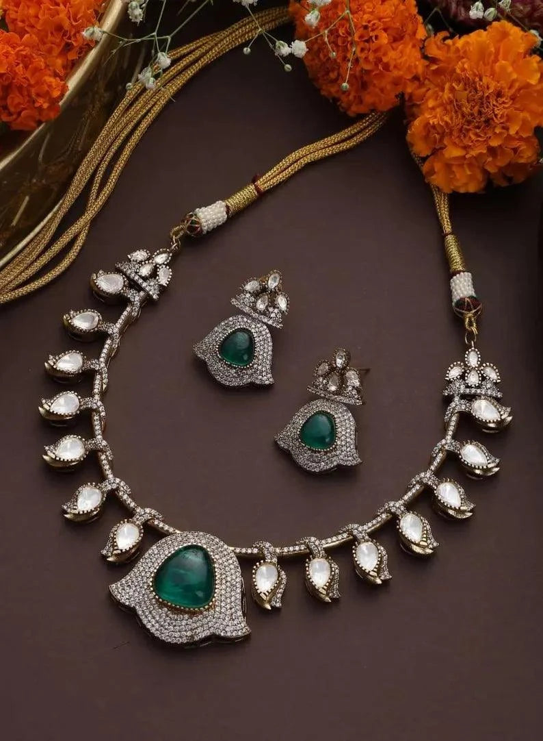 Vanika Set