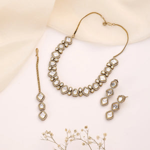 Zareen Noor Uncut Mozonite Necklace Set