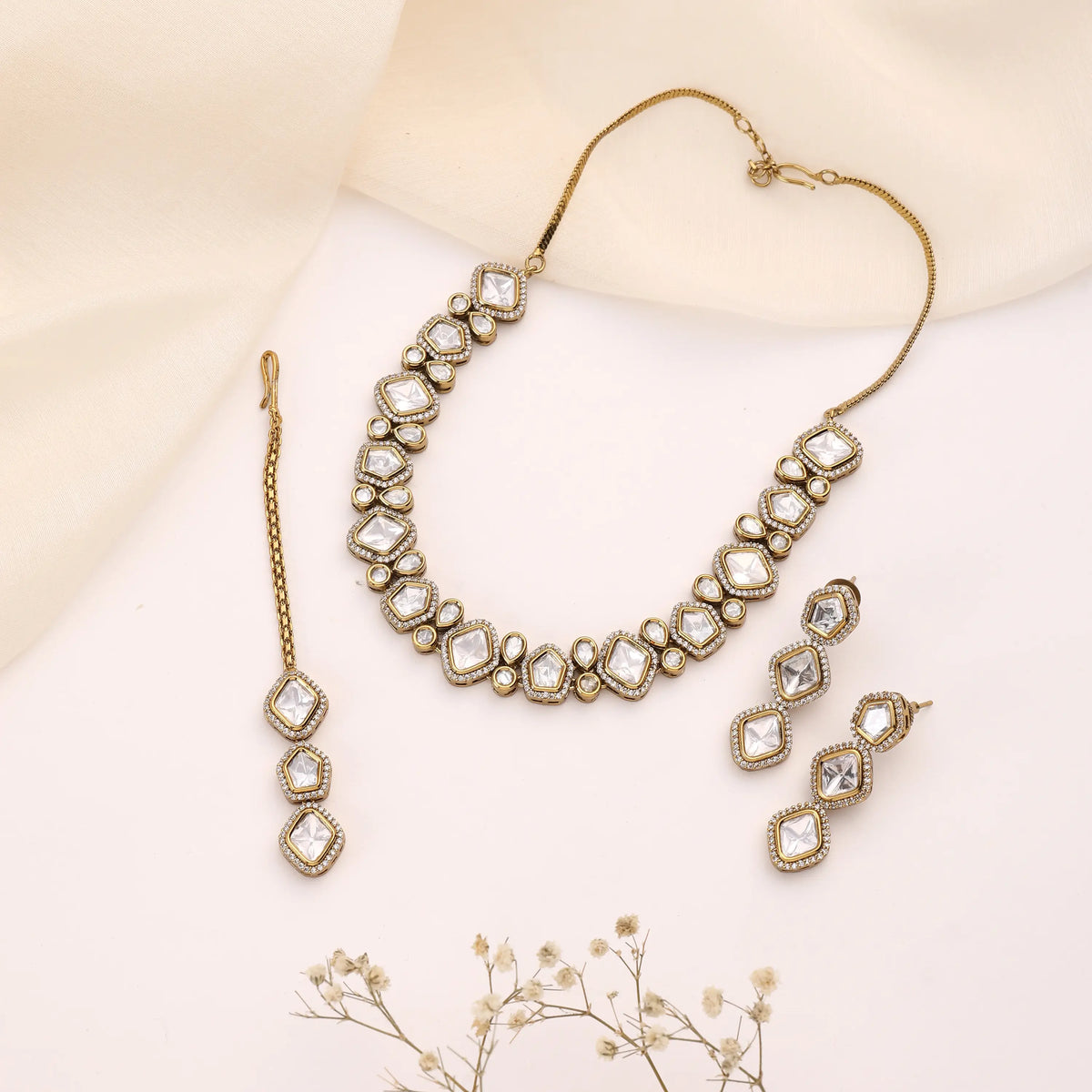 Zareen Noor Uncut Mozonite Necklace Set